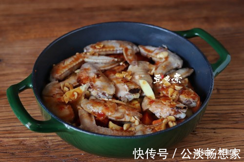 鸡翅|母子二人的午餐，在朋友圈火了，鸡翅大虾一锅烩，收到点赞无数
