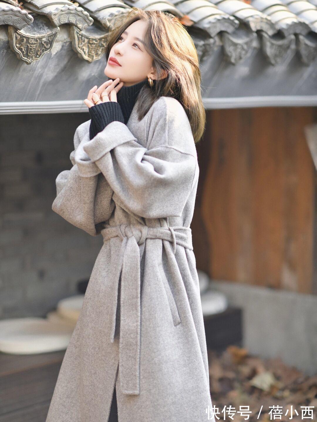 搭配 “长款大衣”才是冬季必备的搭配单品,简约时尚不花哨,还很时髦