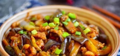 茄子|会吃的人最健康,常吃3种食物,排毒清肠,增强体质,有益健康