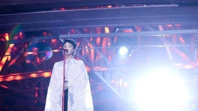 欢迎华晨宇的归来!终于等到“降临”,用音符感悟世界的灵魂