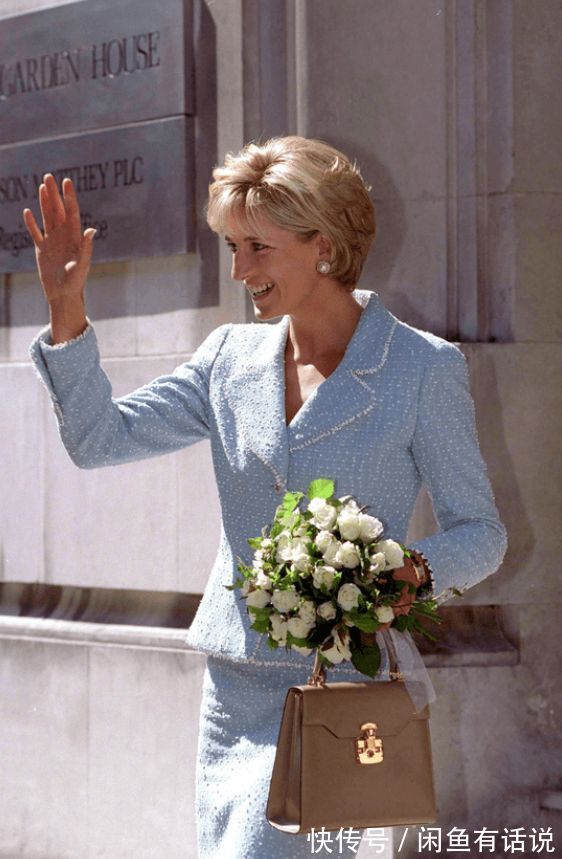 小香风|穿衣想高级显贵?学戴安娜穿“财阀外套+半裙”,30年依旧是经典