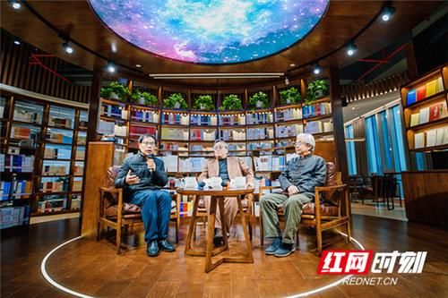 长沙银行聘任王跃文、龚曙光等12位专家 组成企业文化专家“智囊团”