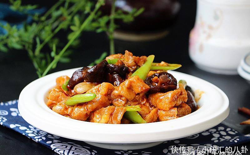 油豆腐的做法比肉还好吃,两碗米饭都不够!保你吃过就会爱上