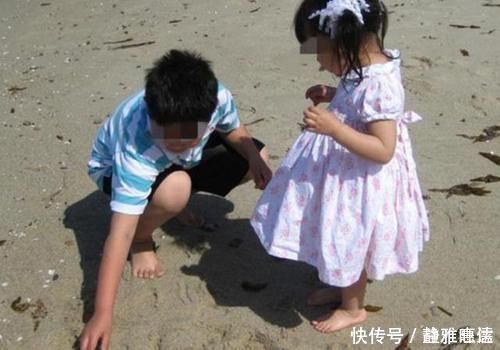 回家|5岁哥哥照顾半岁的妹妹,妈妈买菜回家后,却发现哥哥号啕大哭