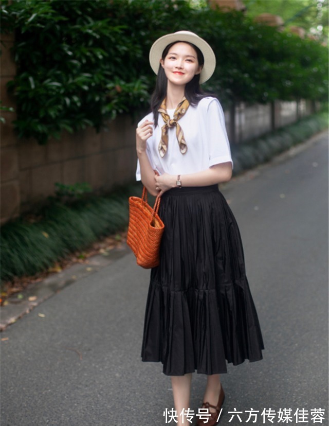 肤色|T恤买什么色不容易过时？这6个颜色很经典，减龄时髦还很显白