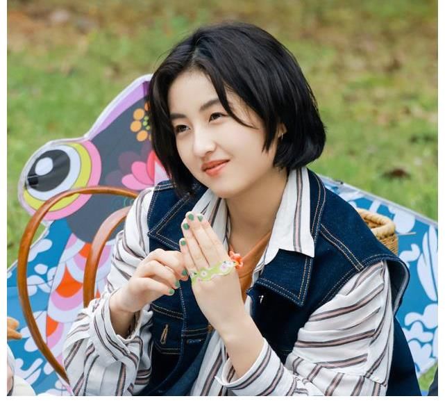 火锅|向往家族迎来春游，一家五口终吃上火锅，张艺兴却依旧投入工作中