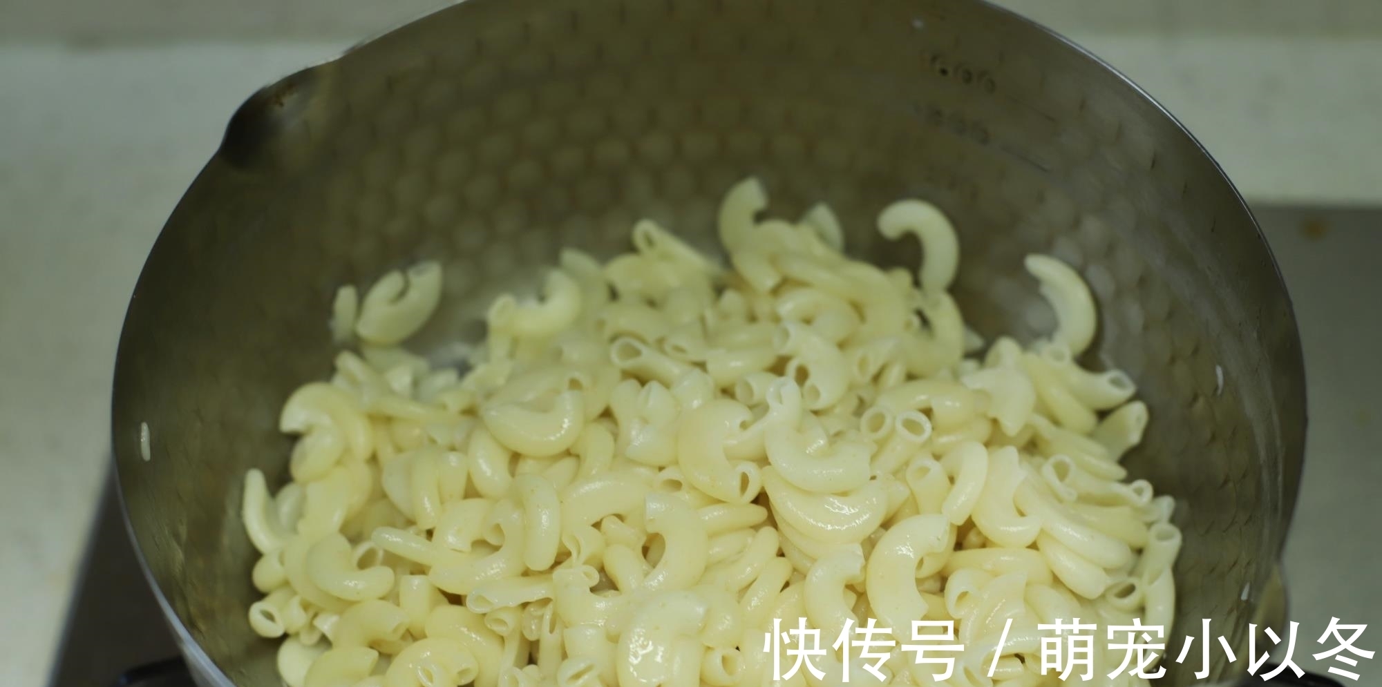 母子2人的早餐,发圈引来无数点赞,网友:简单也可以很有仪式感