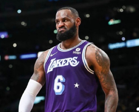 荣誉|4冠+4MVP+4FMVP,詹姆斯还需什么荣誉 能超越乔丹?