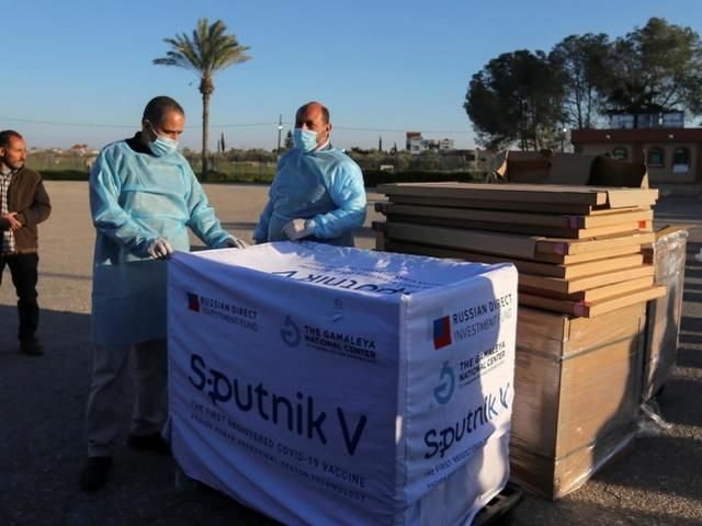 全球疫苗短缺,多国疯狂抢购俄国疫苗,美媒却点出隐藏危机