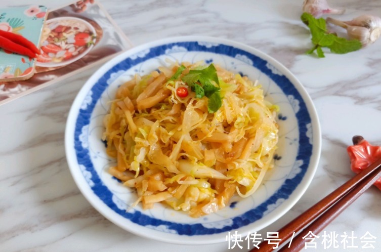 酸辣|包菜和它一起炒，酸辣可口，不比饭店的口味差