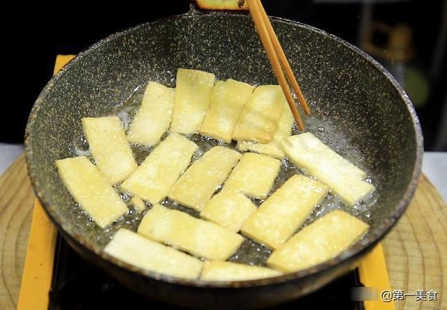 煎豆腐|一块豆腐，两个鸡蛋，厨师长教你做蛋塌豆腐，外焦里嫩，营养丰富