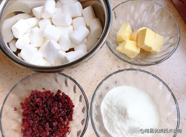 奶粉|自制零食牛轧饼干，仅仅是多了一层糖心，饼干美味瞬间提升