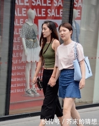 搭配|街拍:你和闺蜜逛街,一定要搭配一下,这不是有心机