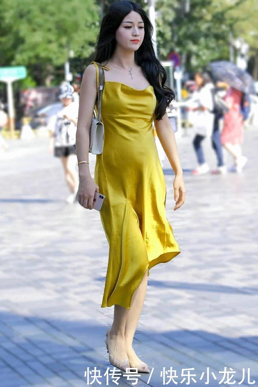 不时|可爱小姐姐这样穿,简单而又有气质,在深秋也有一点亮色!