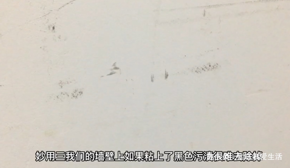 牙膏挤在手机屏幕上,作用真厉害,一年能省不少冤枉钱,快去试试