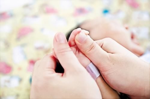 宝宝手上长倒刺，有个常见小动作可能带来危险，正确处理就三步