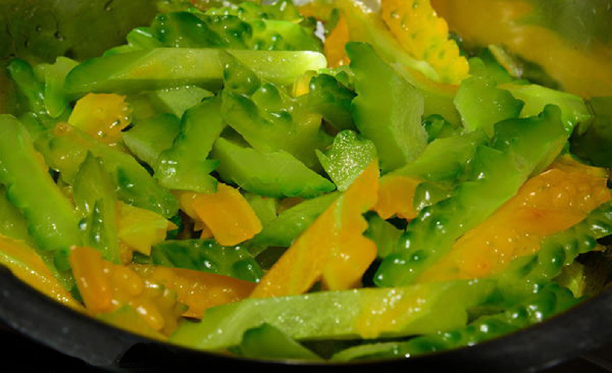 炒苦瓜时,很多人省略了“第1步”,难怪炒熟后,味道苦还难吃!