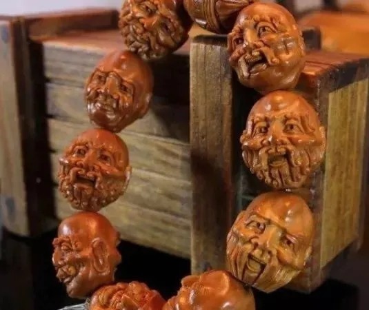 榫卯|70多个零件组成的橄榄核雕您见过吗?而且还是榫卯结构