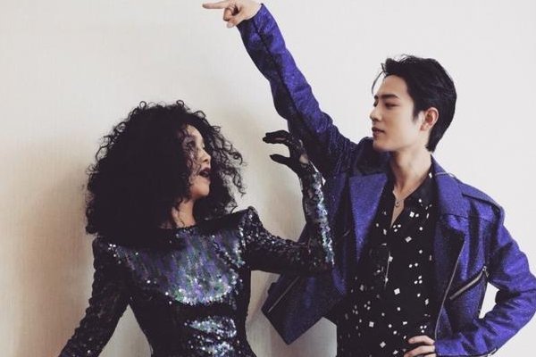 肖战救场《浪姐2》,参与成团夜直播比赛,网友:熬夜也去看!