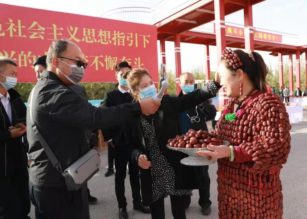 若羌|“红枣挂枝头 甜蜜在心头”——新疆若羌县举行红枣产销对接暨营销推广活动