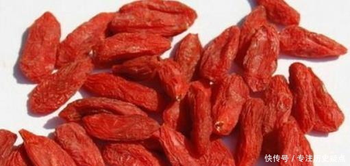 黑色素|百岁老中医酒后吐真言 睡前抹一点它, 一夜击溃所有斑点、黑色素!