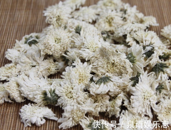 预防贫血|菊花和此物一起泡,每天喝一杯,肝干净了,皱纹淡了,皮肤更红润