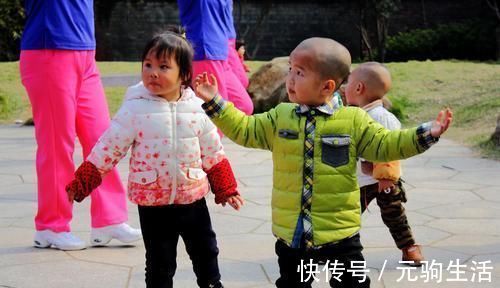 宝妈|奶奶帮出差的父母照顾孩子,回来看到宝宝的样子,宝妈笑喷了