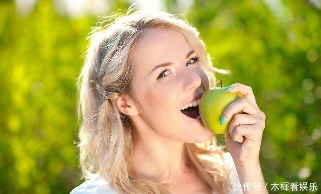 排毒养颜|皱纹“讨厌”这5种水果，女人每天吃两口，或让皮肤紧致有弹性