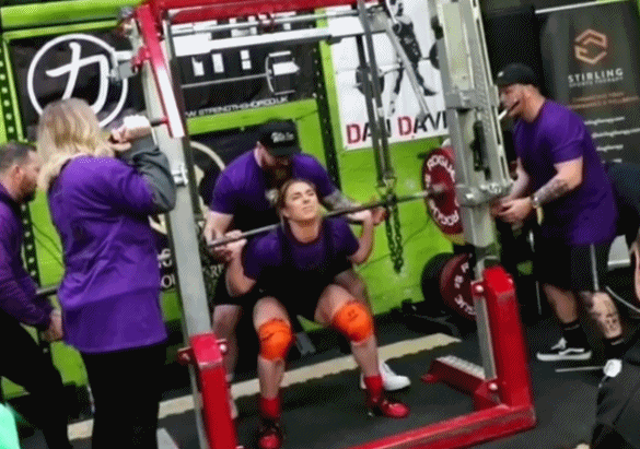 女性|20岁的姑娘，硬拉210公斤，堪称该年龄段“世界上最强女性”