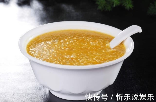 煮小米粥时,不要直接加水煮,用上这3个诀窍,小米粥全家都爱喝