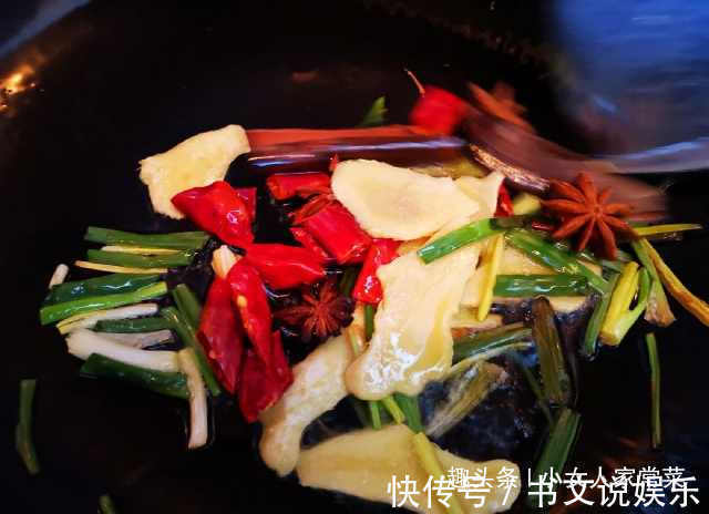 炖排骨时加入一样东西,排骨20分钟就醇香软烂,材料每家都有