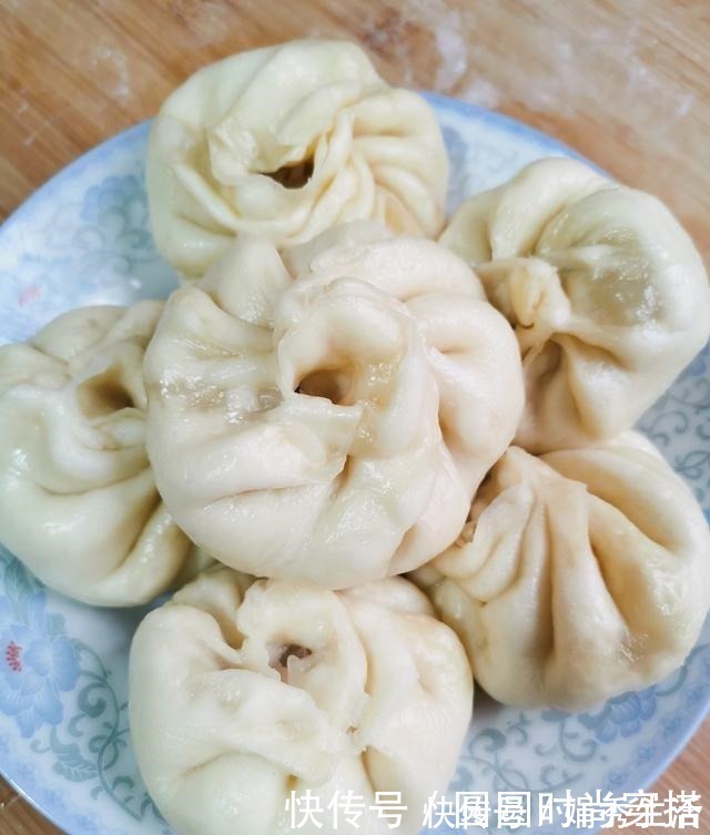 萝卜馅包子好吃有诀窍,调馅发面这样做,素馅包子也很香!