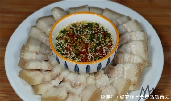 把五花肉放锅里蒸一蒸,没想到这么香,我家一周吃5次,营养美味