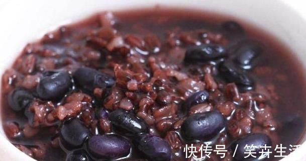 黑豆|还没40岁就满头白?常吃2个简易小食疗,黑发慢慢长回来!