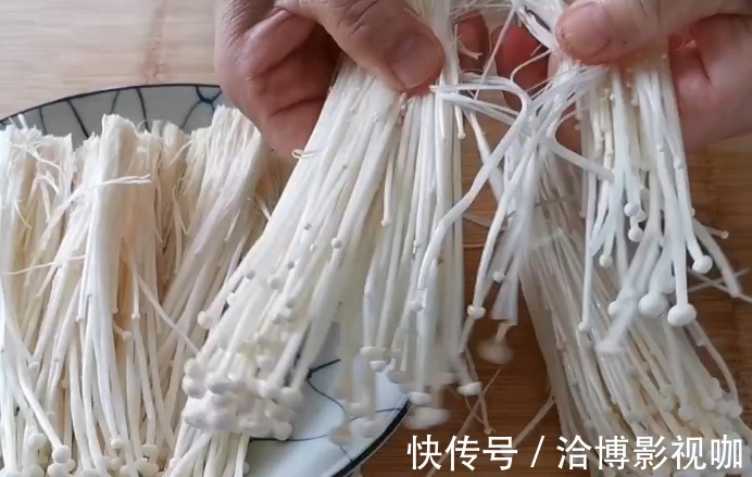 西红柿|金针菇营养非常丰富,只需要搭配一个西红柿,鲜香美味,超级下饭