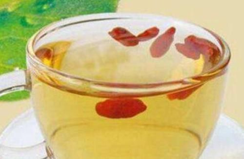 菊花|枸杞和此物是“天生一对”,如果能连喝7天,肝脏会更健康