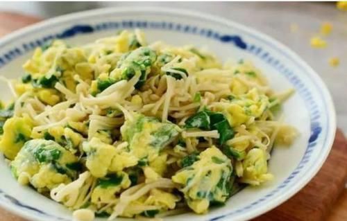 韭菜|它被称为洗肠草，便秘的人要多吃，肠道不堵了，排出宿便一身轻