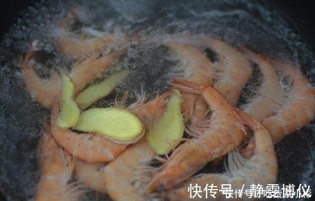 这道菜|水煮虾，到底用冷水还是热水？很多人选错了，难怪腥味重，不好吃