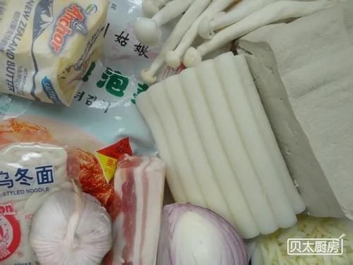 一人食的小火锅，每天都要不一样的好吃味，全身暖暖的！