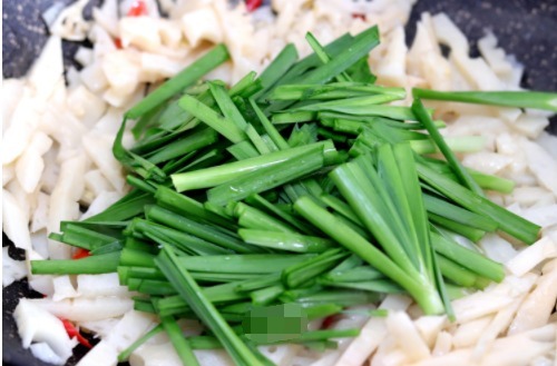 莲藕别再炖汤了，和这种食材一起炒，清香无比