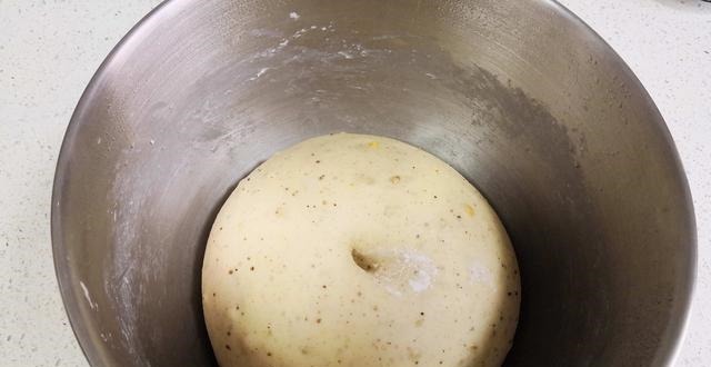 想做面包没烤箱咋办跟我学这么做，有个蒸锅就搞定，效果还特棒