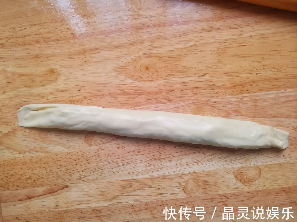 醒面时多加一步，做好的烙饼皮薄如纸，外脆里香，比买的还好吃