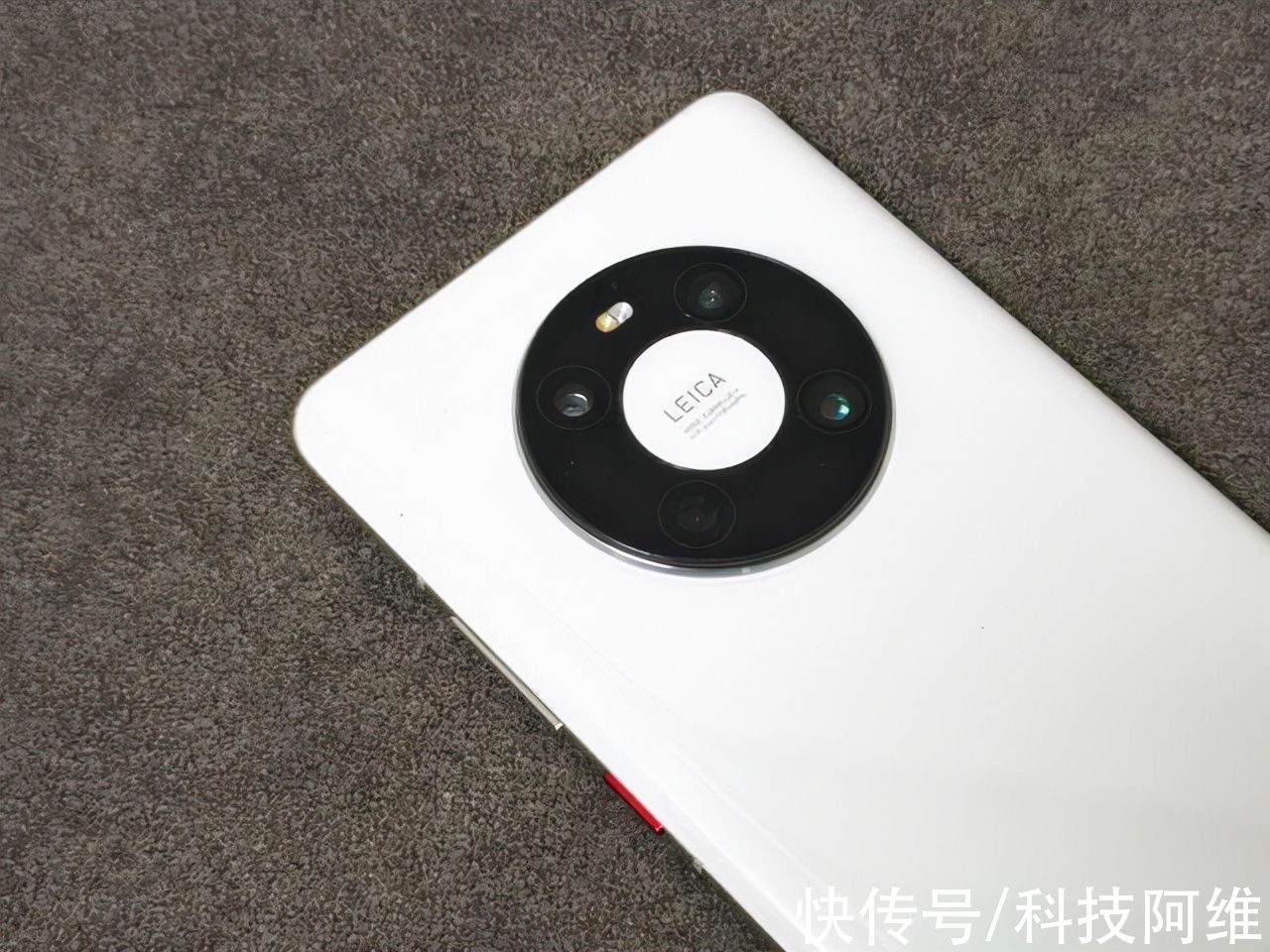 华为m华为Mate40终于有货了，5000万三摄+鸿蒙OS，还买什么iPhone13？