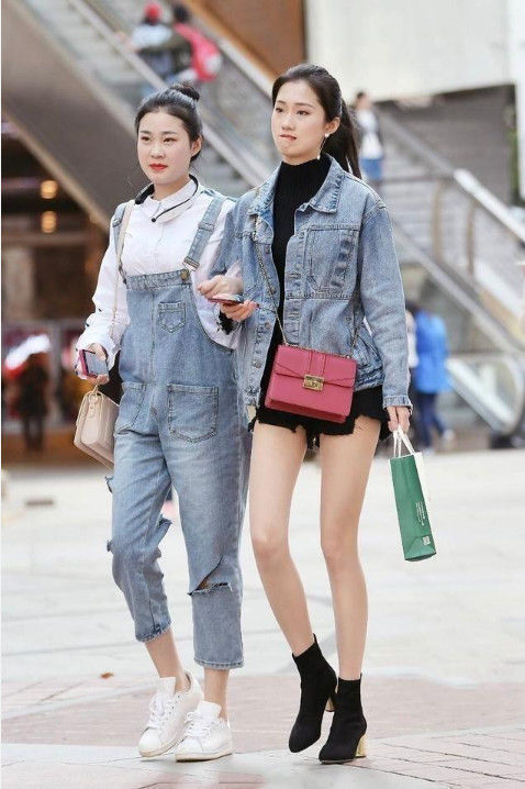 吊带|街拍小姐姐白色吊带配短裤,秀出白皙长腿,媚而不俗