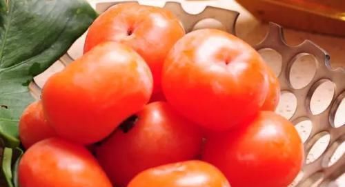 食物|女人来例假,这4种食物再馋也别吃,会加剧痛经,对子宫健康不利