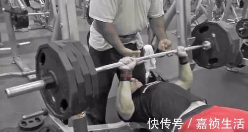 动作|胸肌训练效果不显著?掌握这些小技巧,你就发现练胸其实很简单