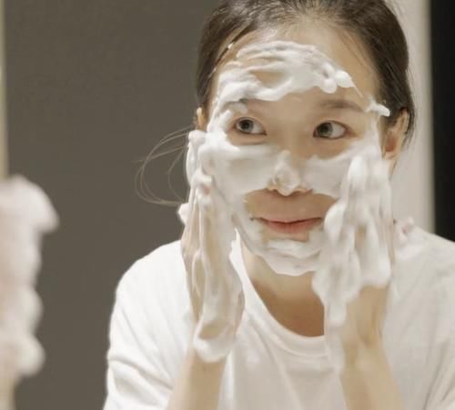 国货|女生再没钱,也别买这4样国货,被吹嘘过头,其实用了也“伤脸”