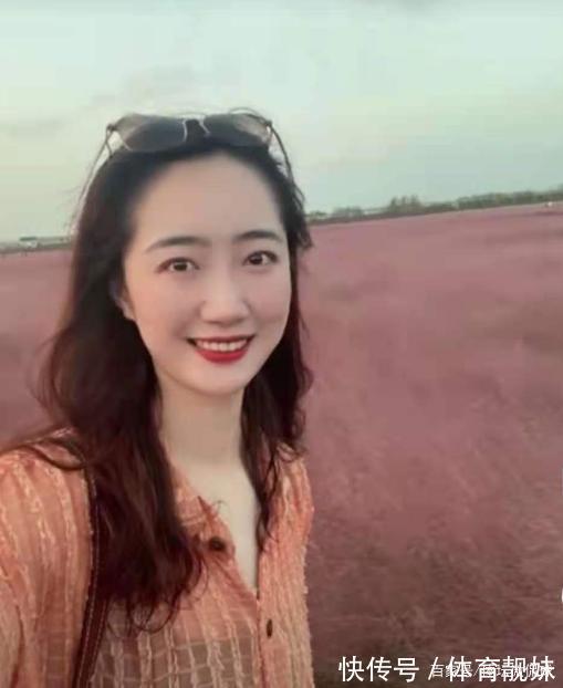 副攻|女排美女现身花海,颜值高技术好,国手级能力,现遗憾宣布退役!