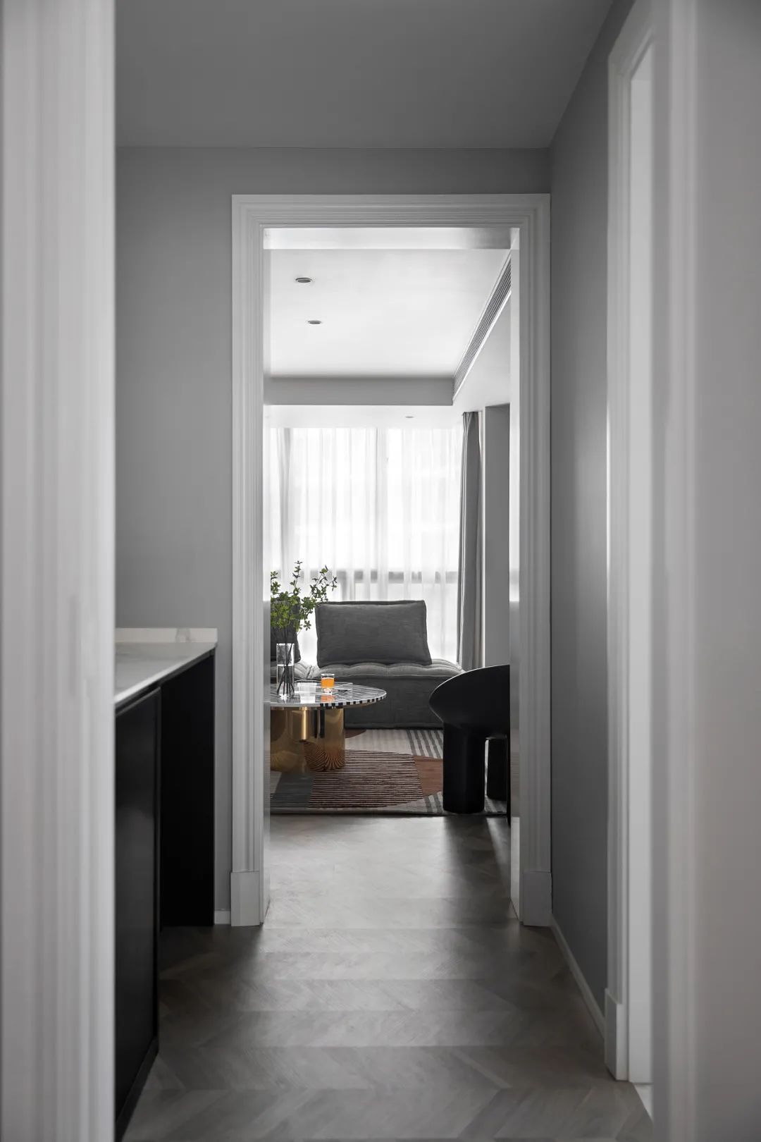 玄关|120㎡现代简约,不规则户型改造,灰色调主体,营造舒适档次