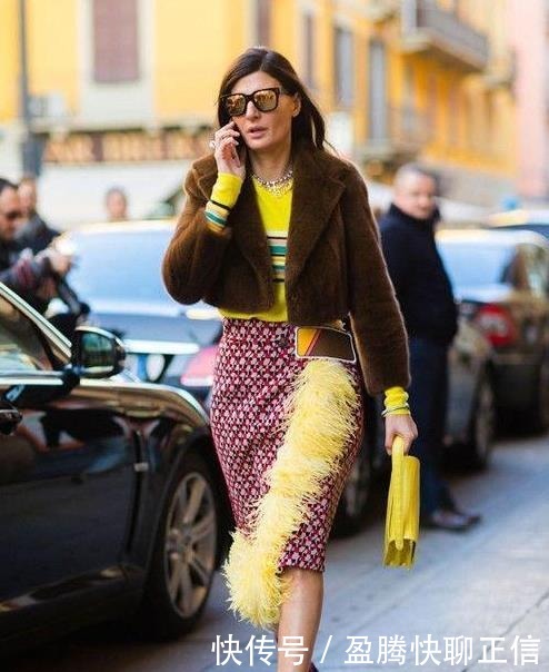 穿毛衣别再“老一套”了,今冬流行“撞色叠穿”,温柔又有女人味